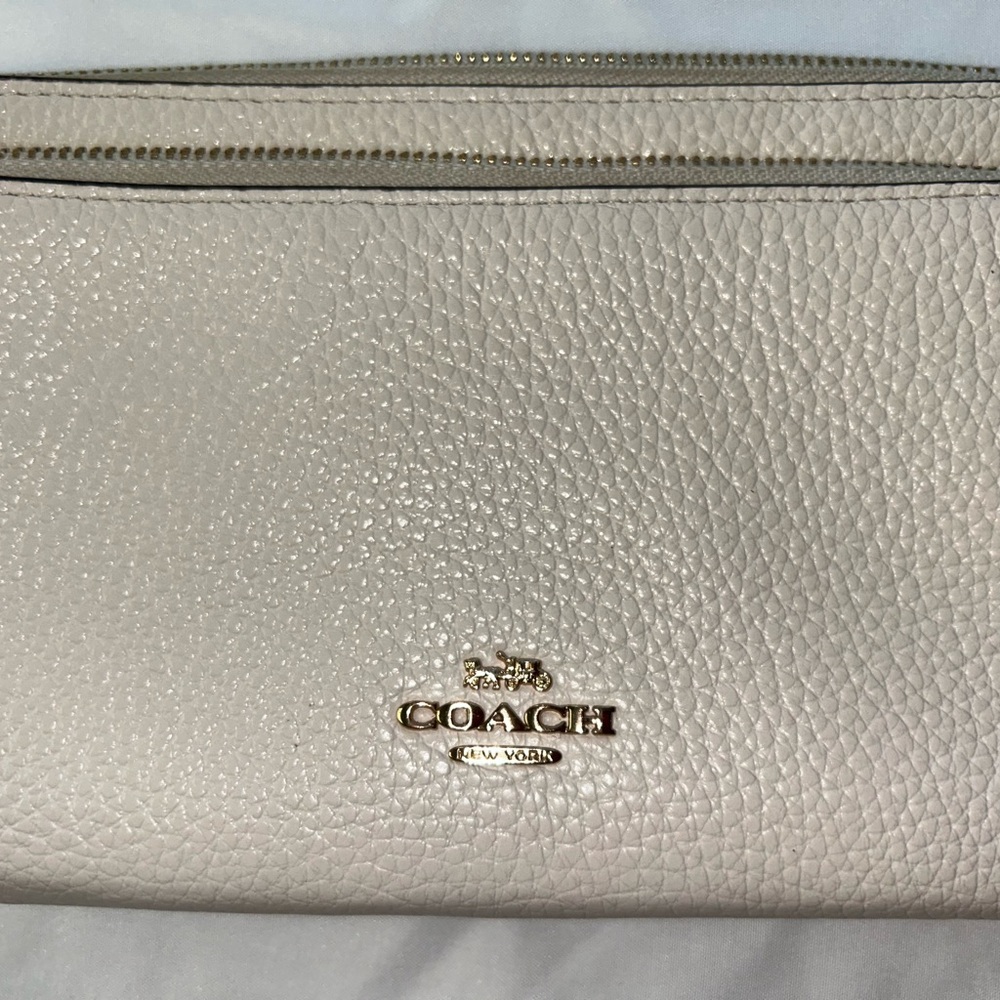 Coach Cream Leather Wristlet - Double Zipper - Picture 2 of 7